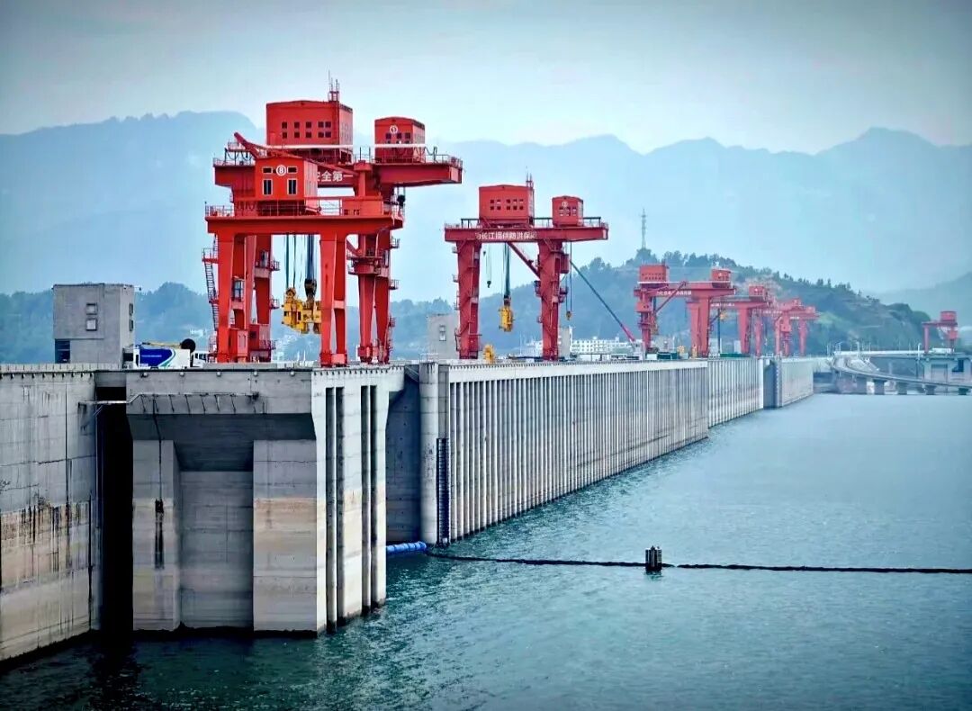 三峡大坝.jpg
